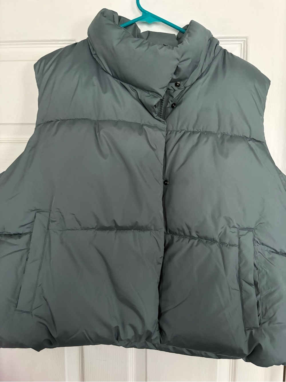 Old Navy Gray Puffer Vest - Quilted Sleeveless Jacket